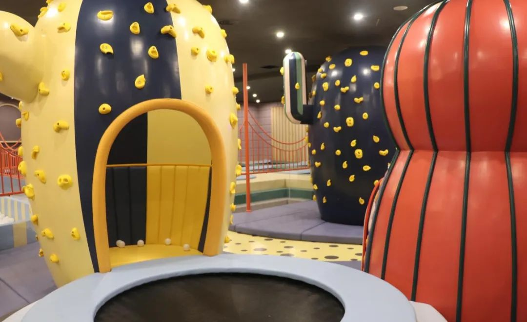 How to open an indoor children's playground and differentiate it from nearby competitors?